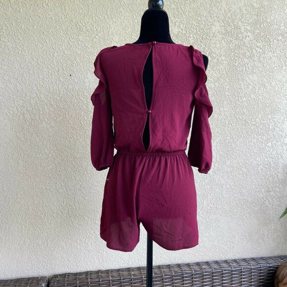 BeBop Womens Romper Size Small Burgundy Wine Shorts Ruffle Keyhole NEW - Picture 3 of 8